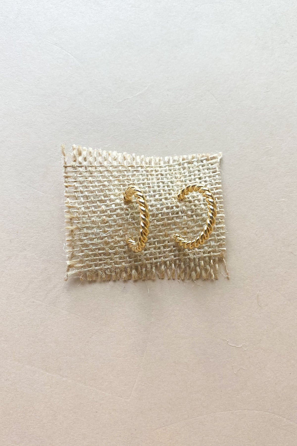 mode, mia gold hoops