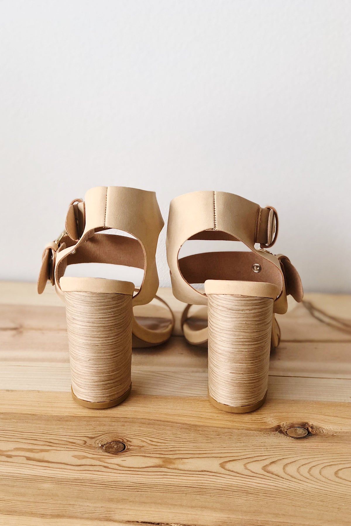 mode, confidence heels