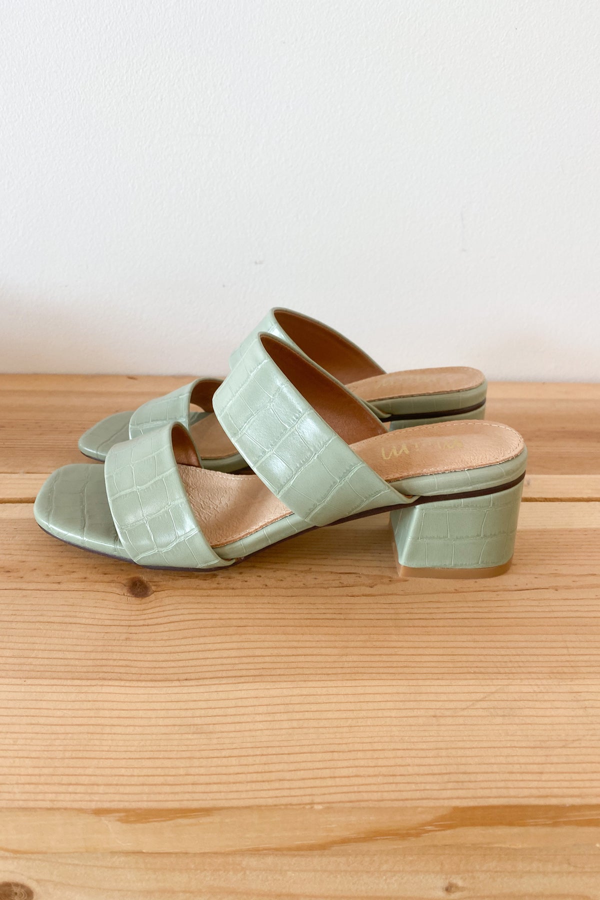 mode, confident heel