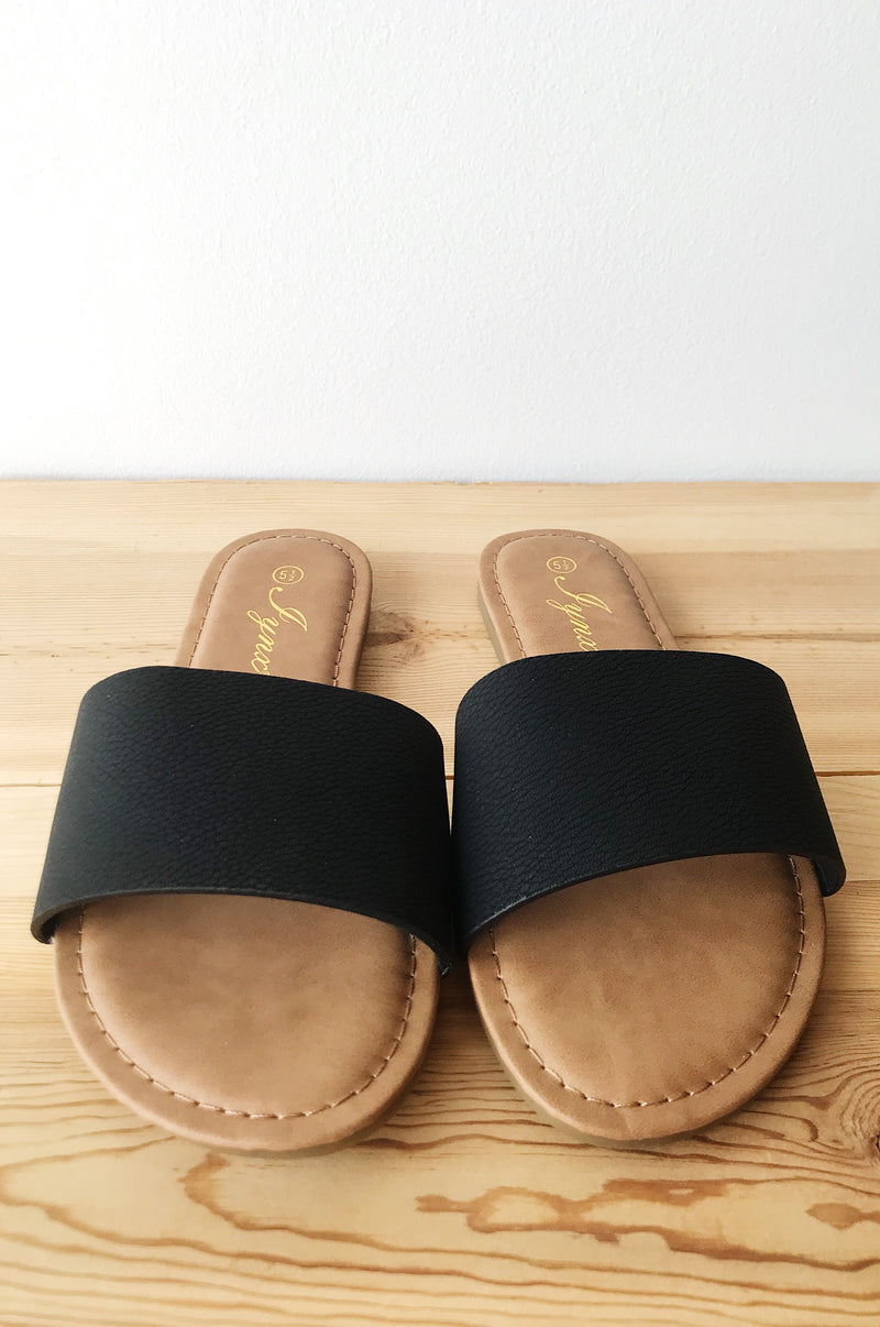mode, minimalist sandal