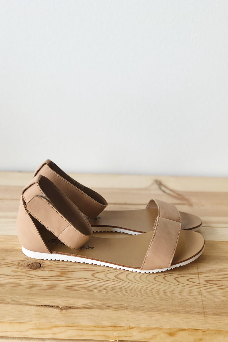 mode, Gratitude sandals