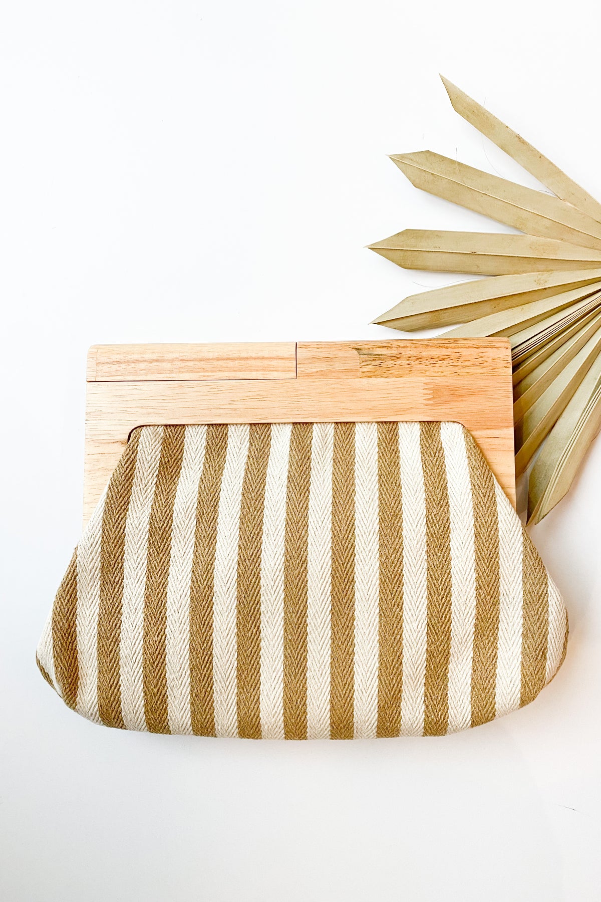 mode, paloma clutch