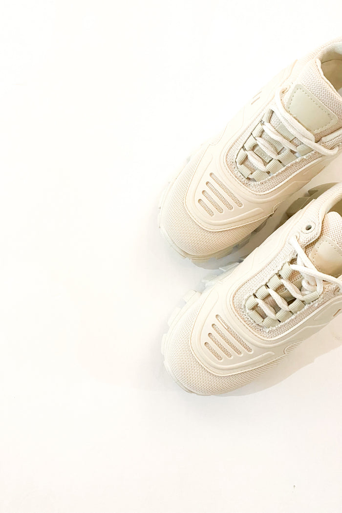 mode, clout sneakers