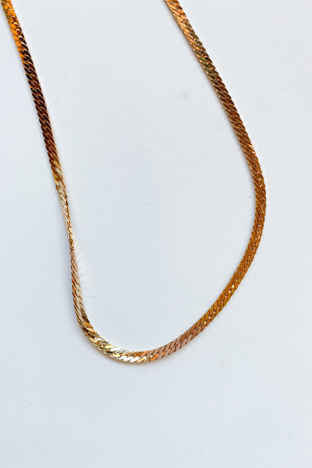 mode, gold snake necklace