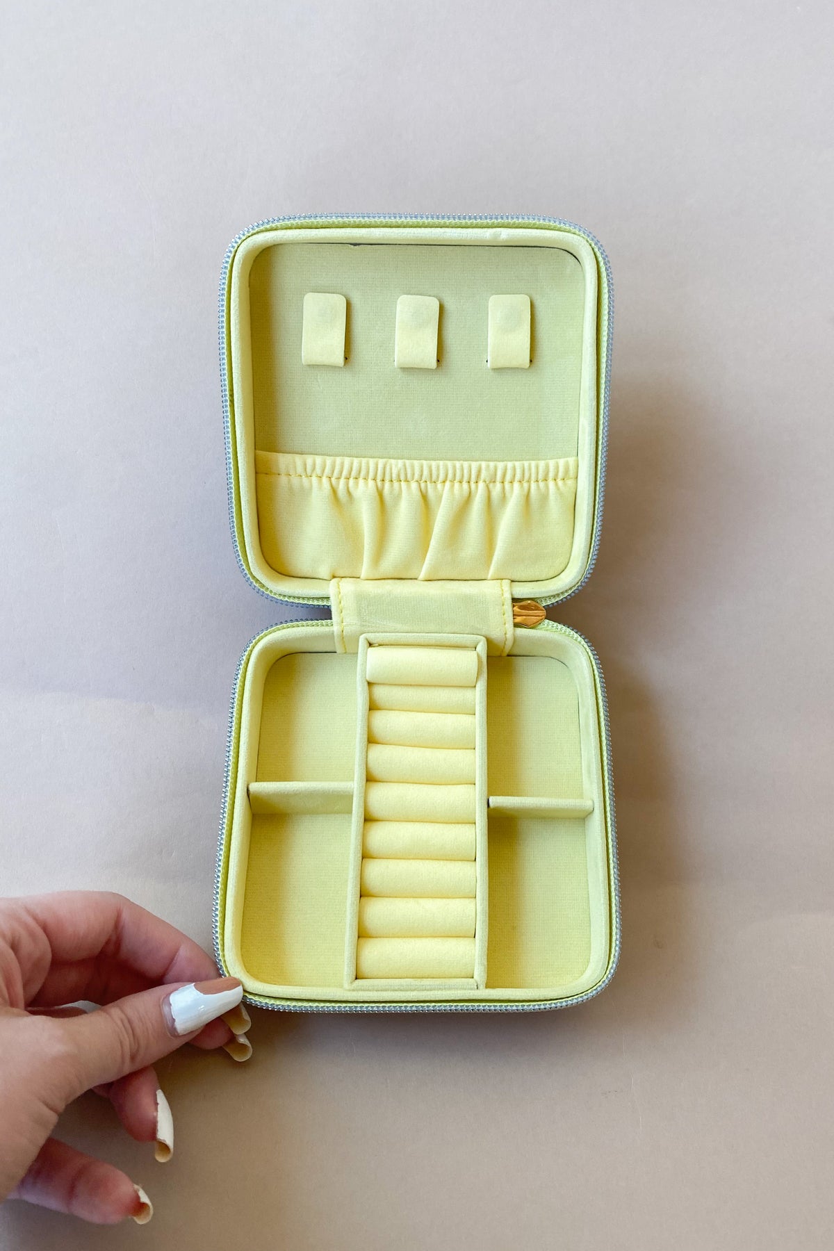 mode, bits & pieces jewelry case