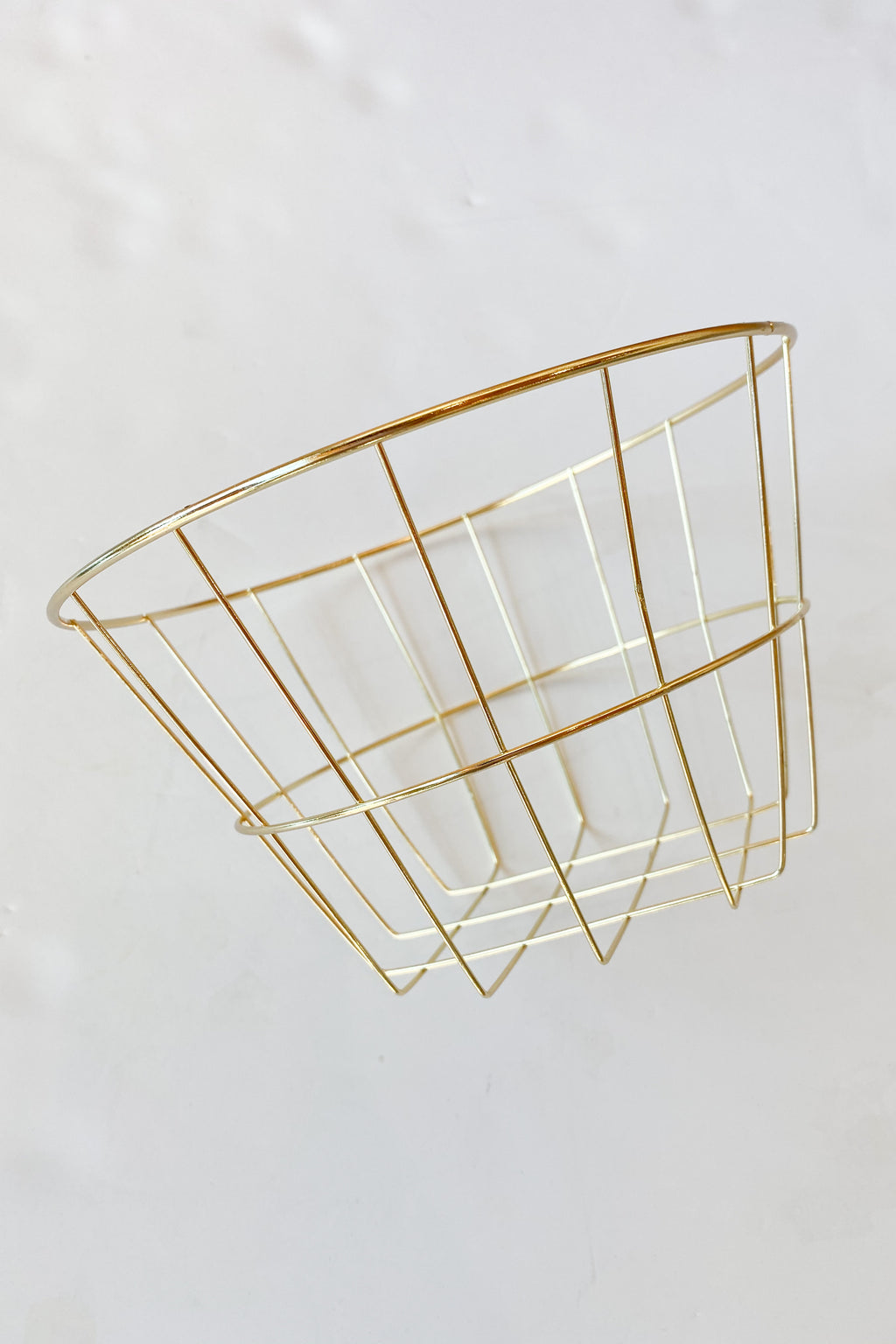 mode, round gold wire basket