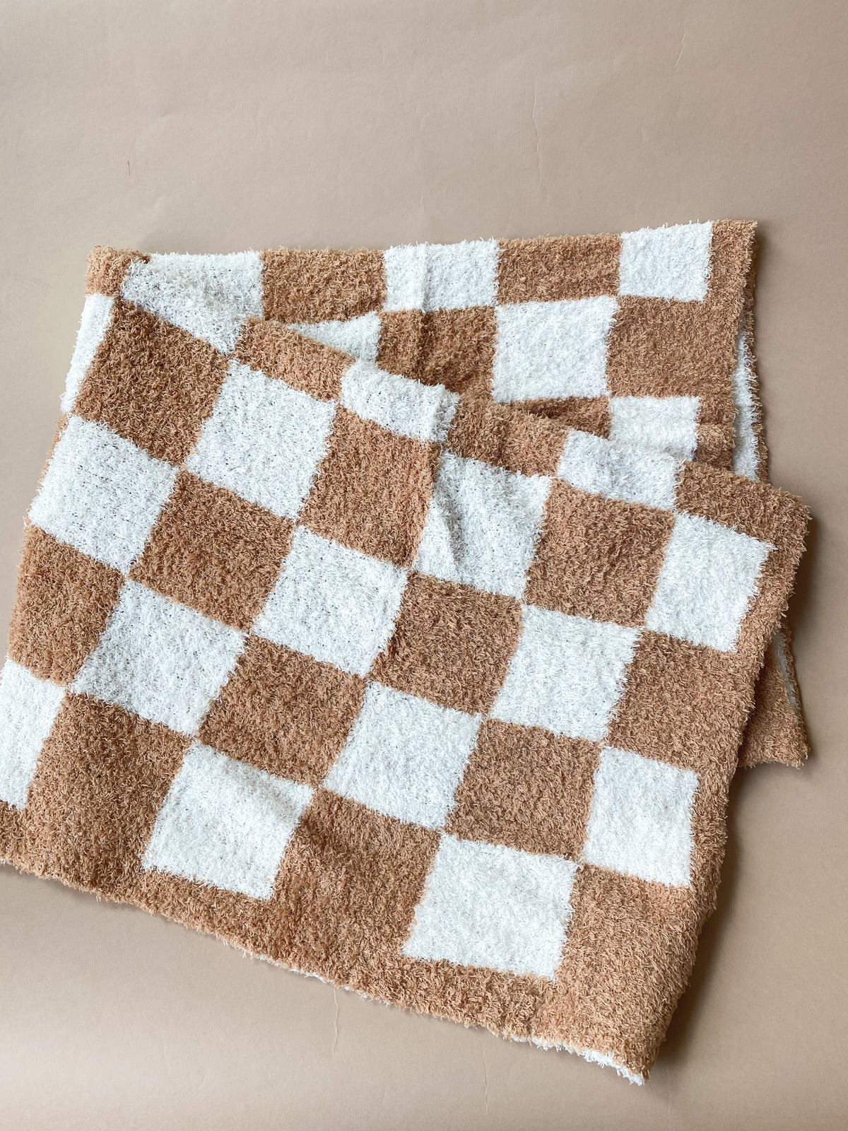 mode, tan checkered blanket
