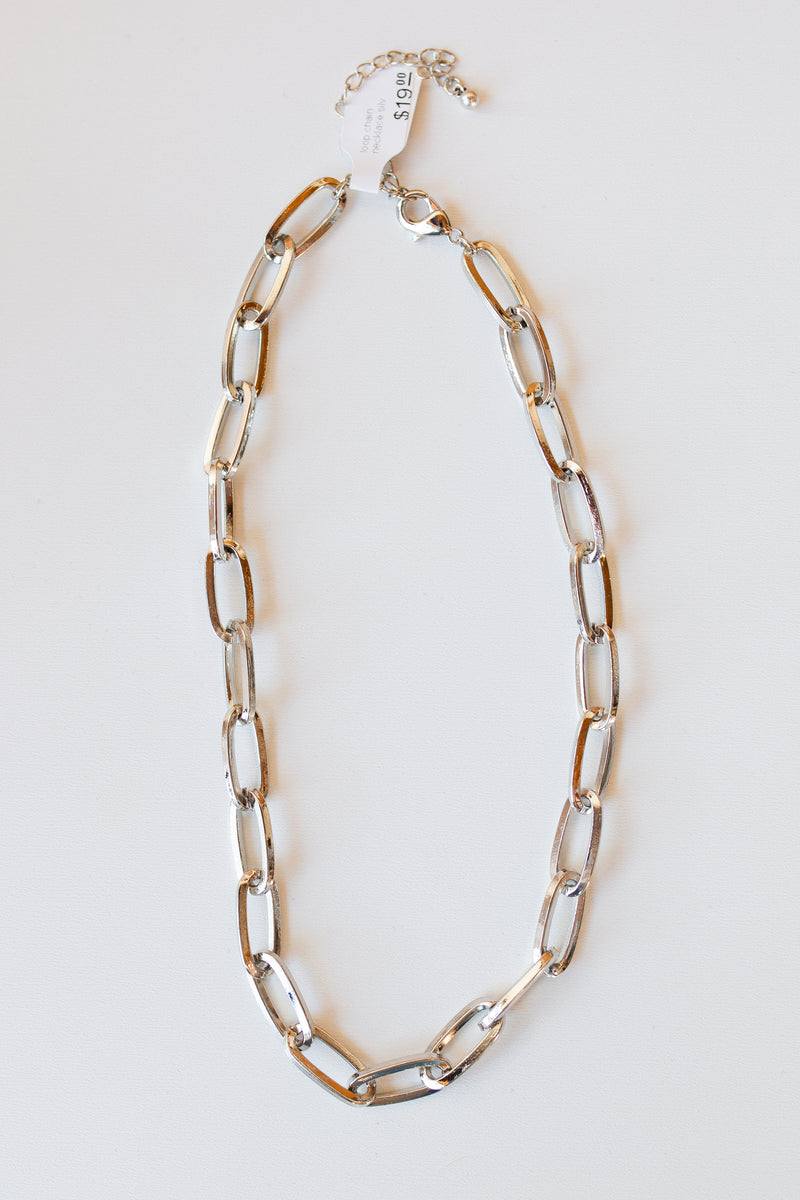 mode, loop chain necklace