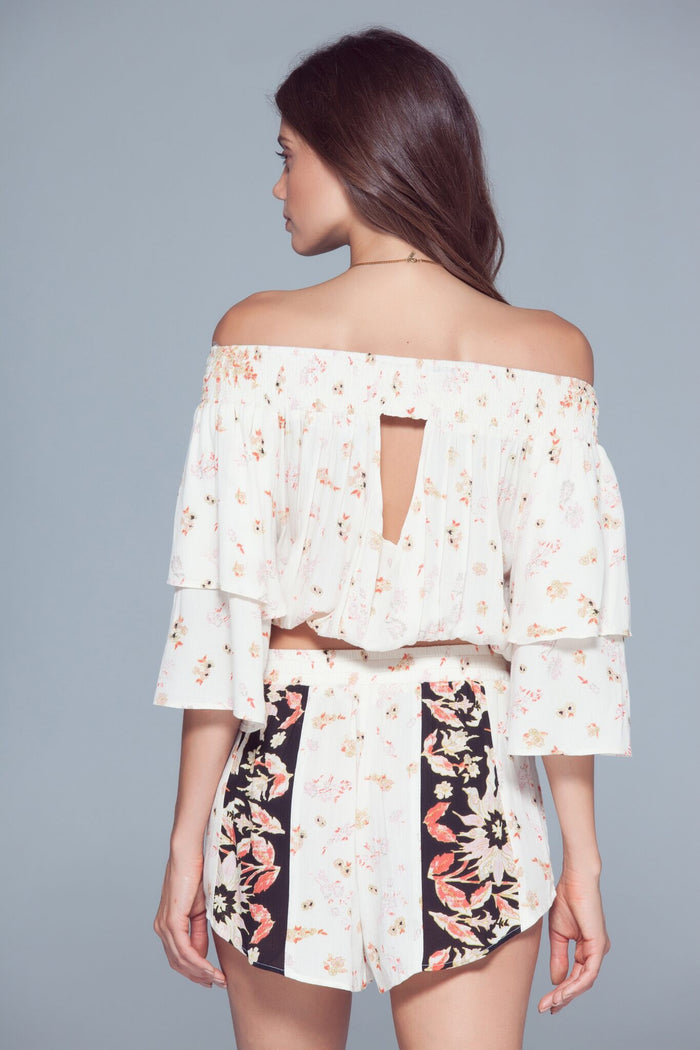mode, Poinsettia floral blouse