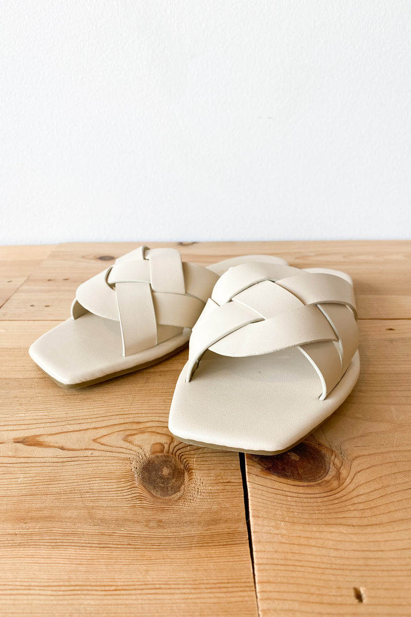 mode, walks on the beach sandal