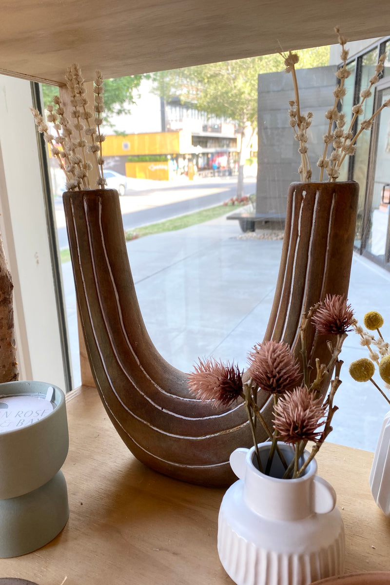 mode, terracotta U shaped vase