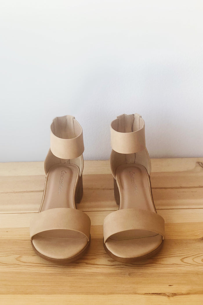 mode, motivation tassel heel