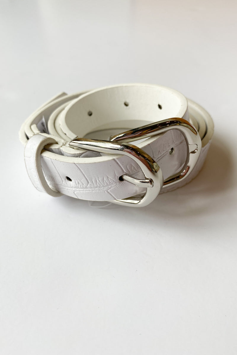 mode, committed thin croc belt