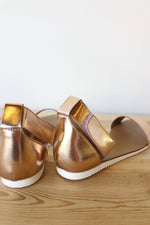 mode, Gratitude sandals