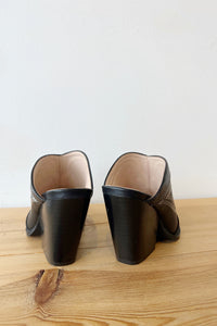 mode, kiara western mule