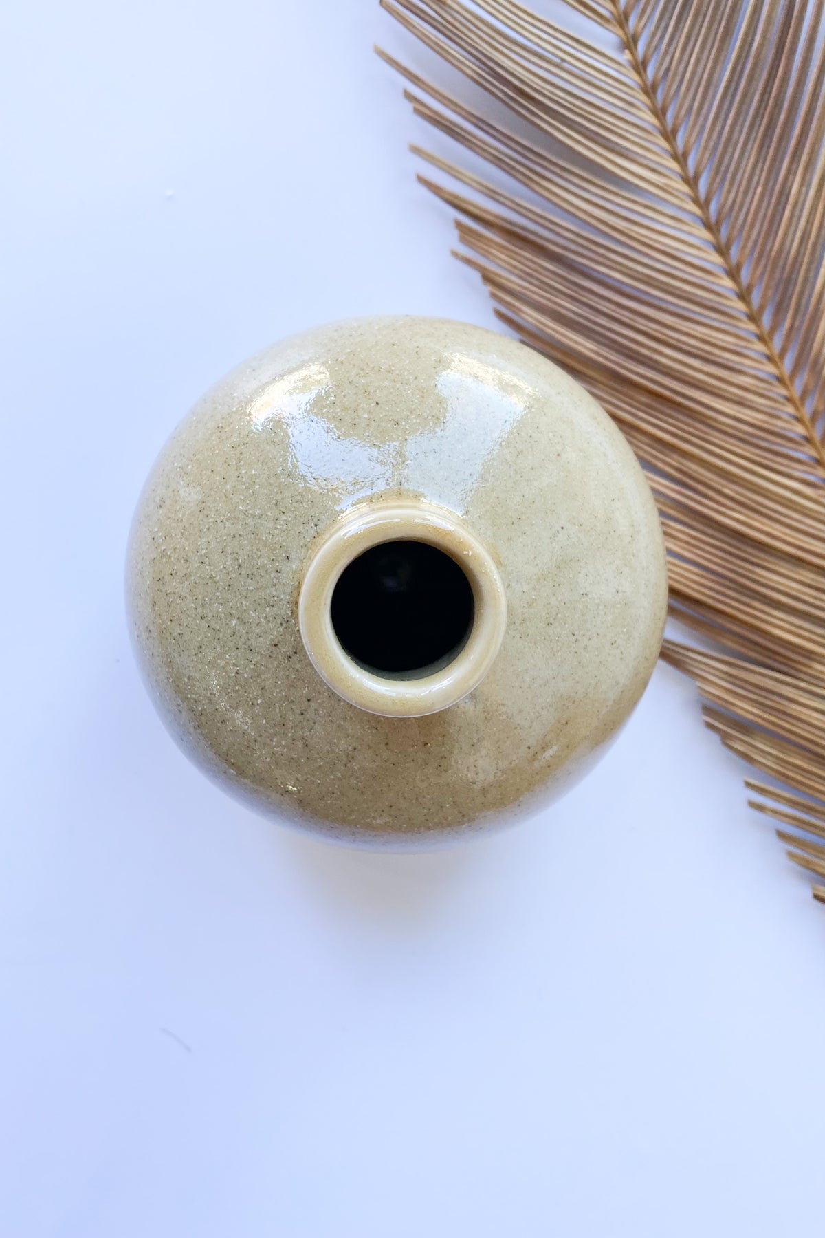 mode, stoneware vase + sand finish