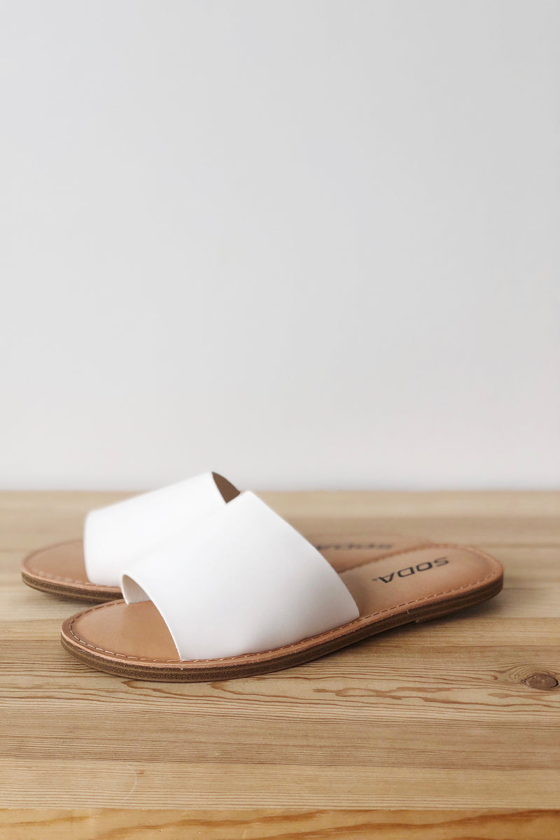mode, Humble heart sandals