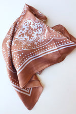mode, un-phased square scarf