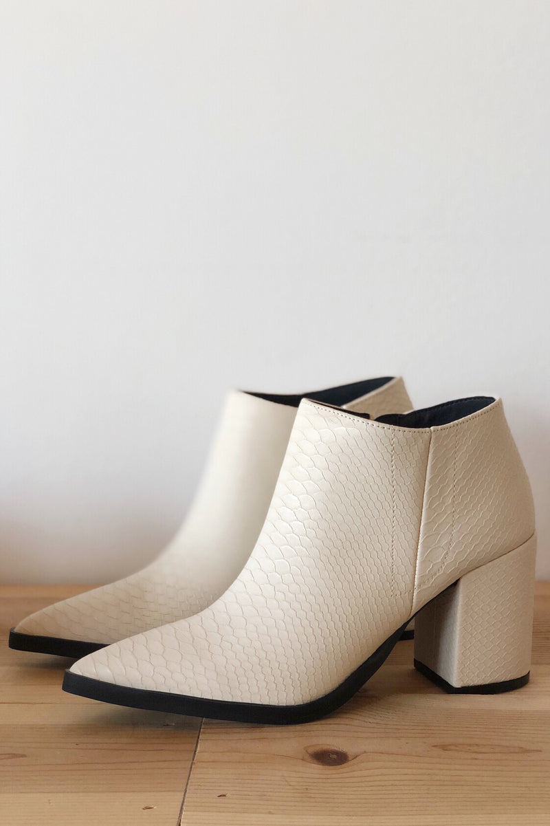 mode, compliments bootie