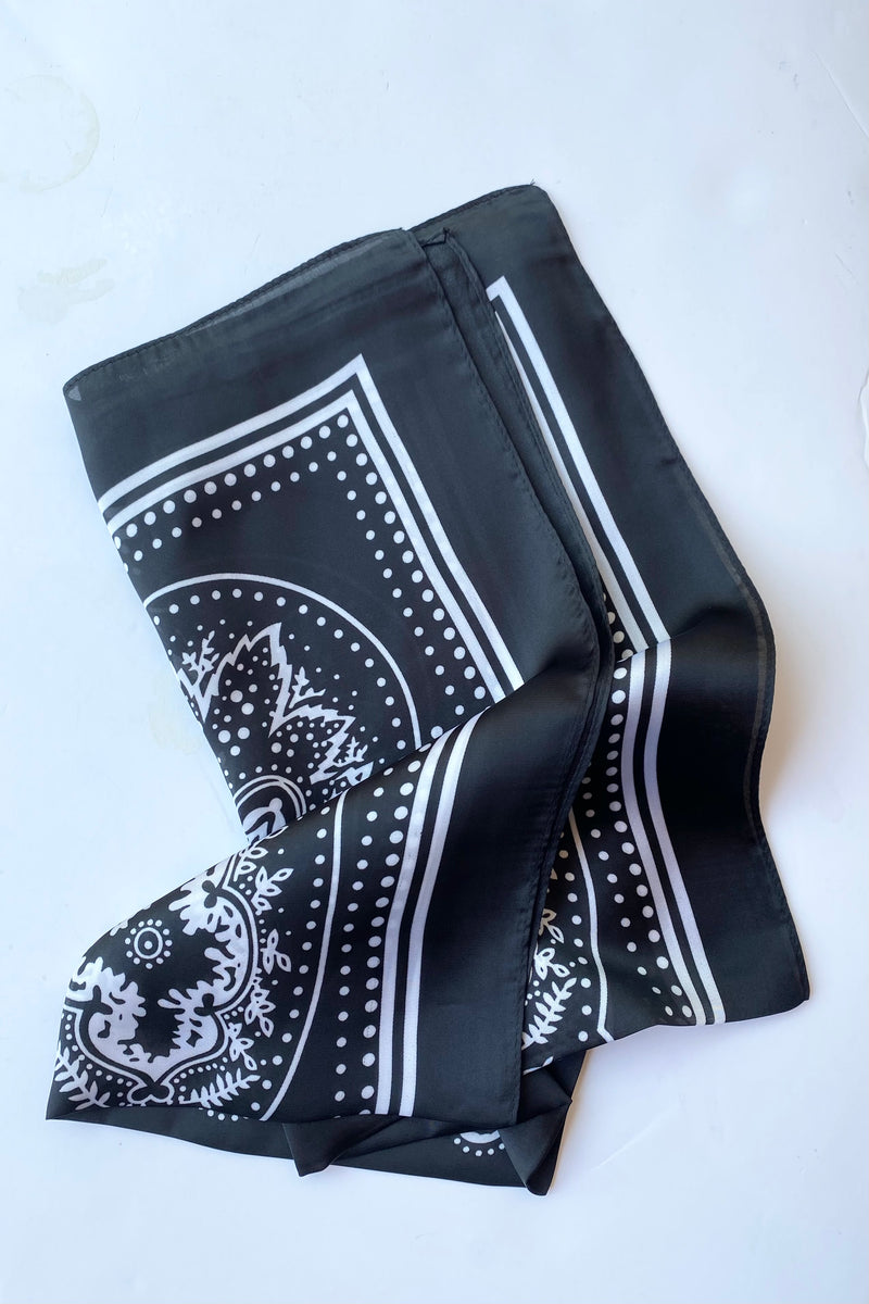mode, un-phased square scarf