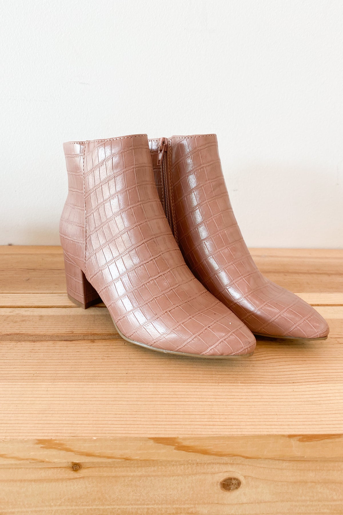 mode, feeling rosey bootie