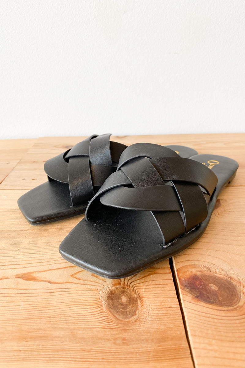 mode, walks on the beach sandal