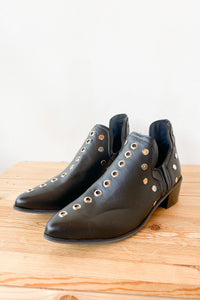 mode, stud deck boot
