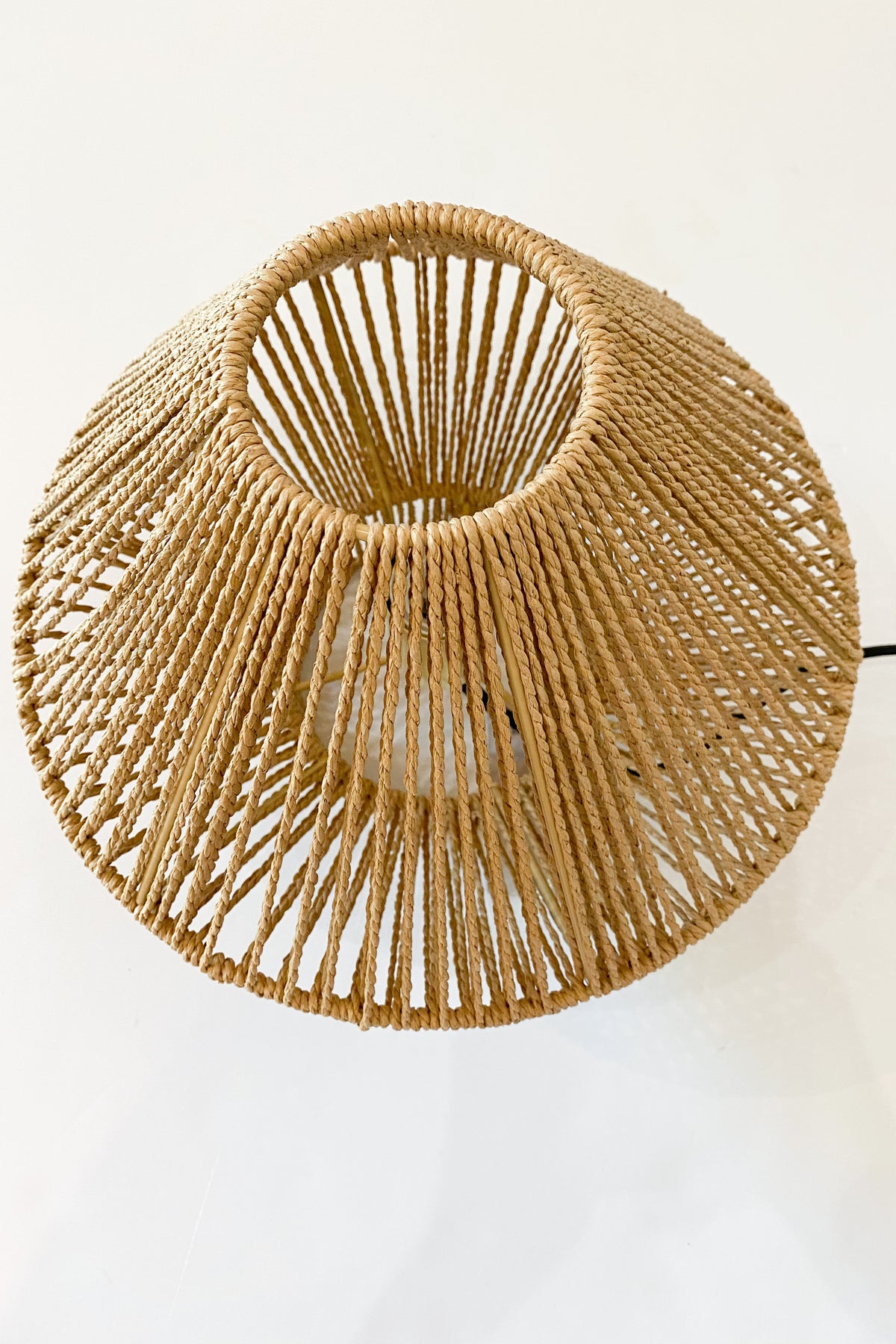 mode, table top woven lamp