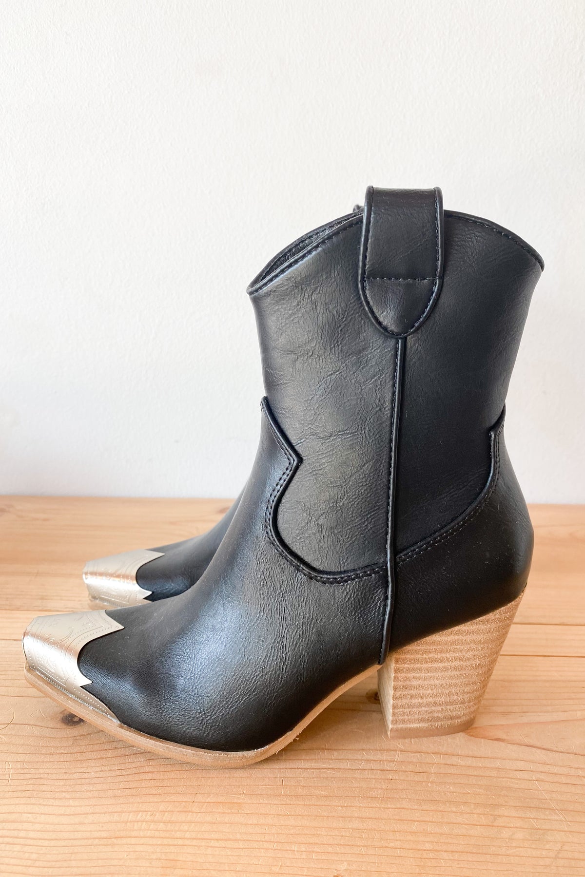 mode, dakota boot