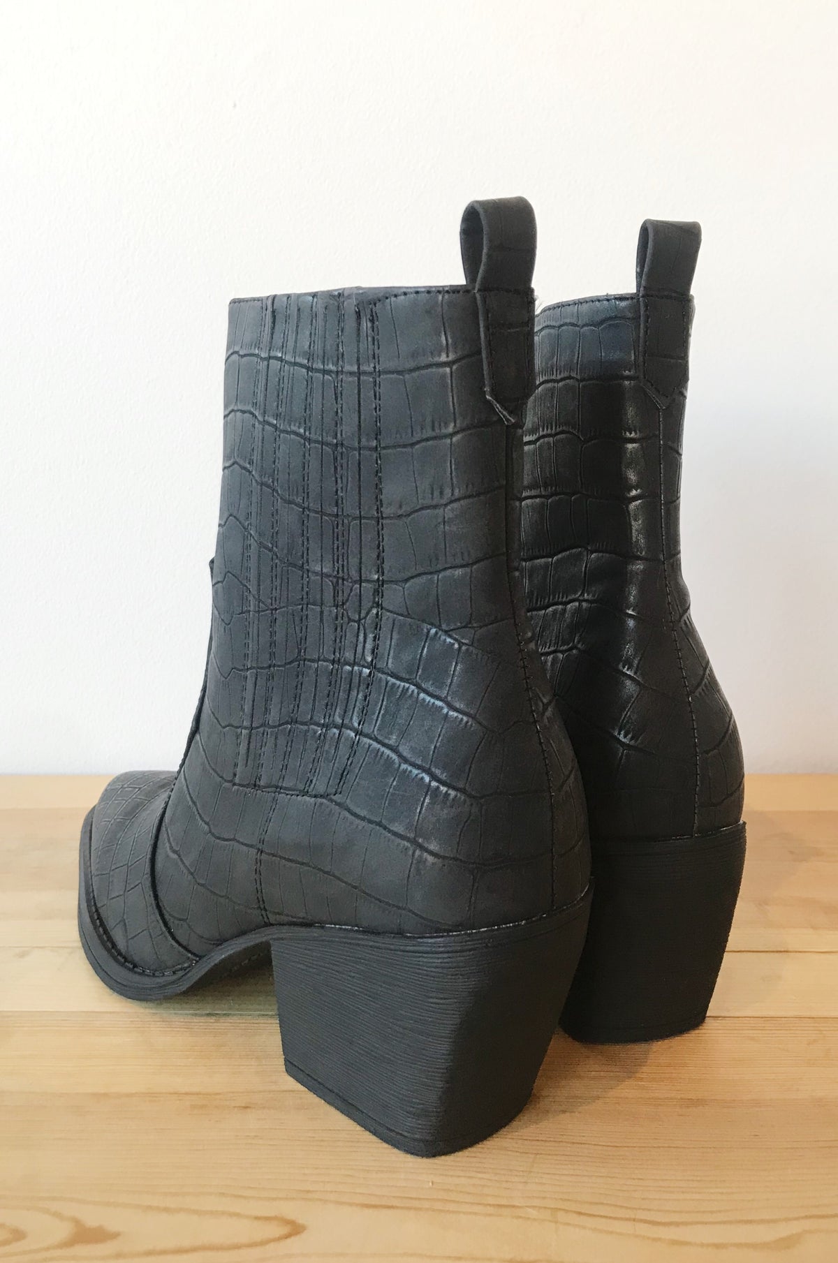 mode, off the wall bootie