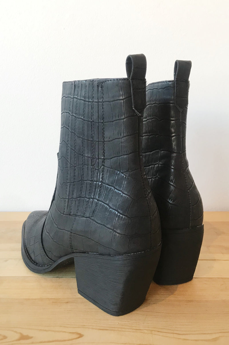 mode, off the wall bootie