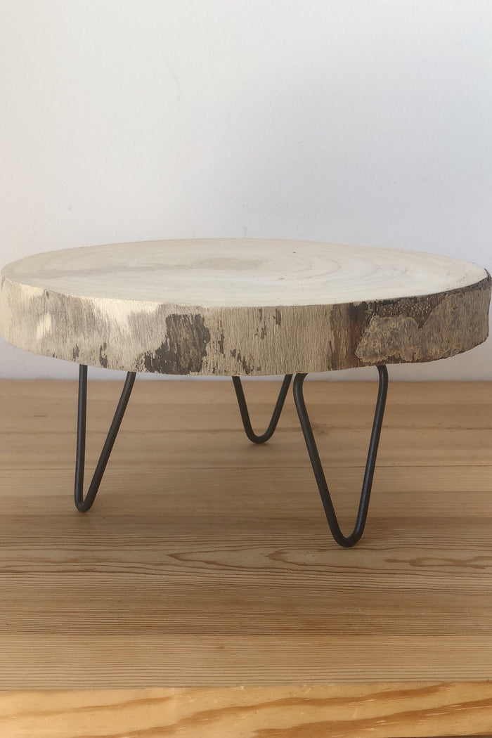 mode, wooden pedestal