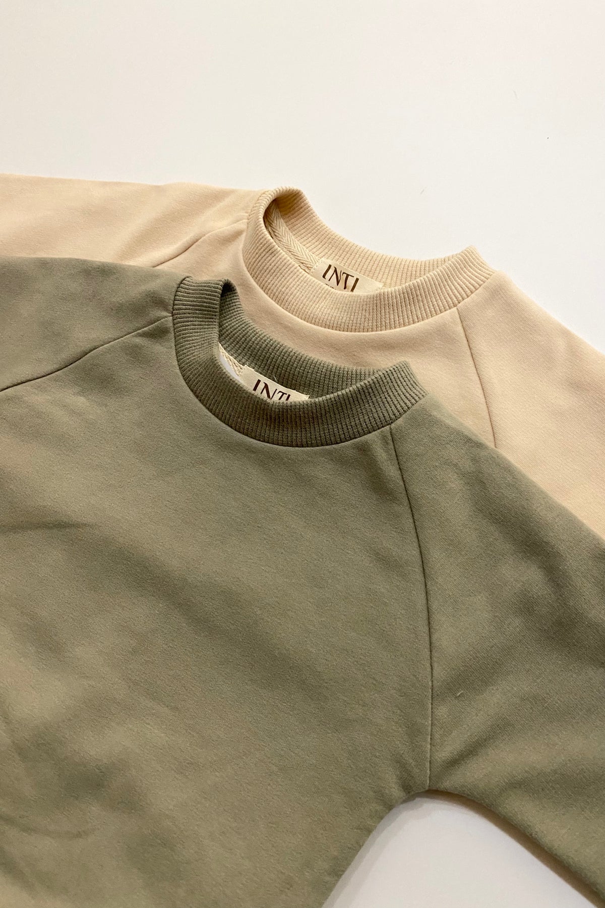 mode, raglan pullover