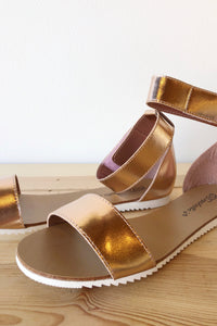 mode, Gratitude sandals