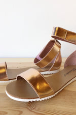 mode, Gratitude sandals