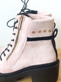 mode, stay golden chunky boot