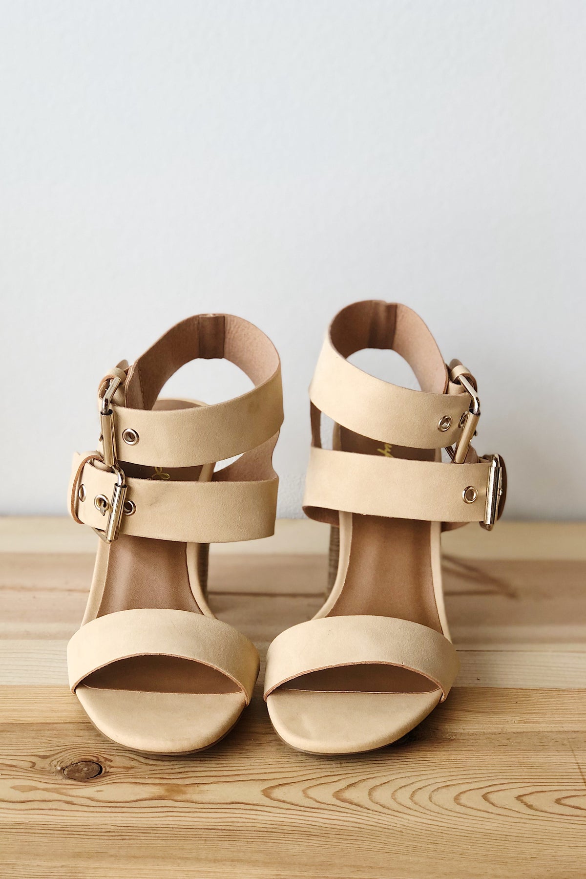 mode, confidence heels