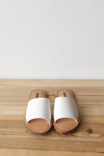 mode, Humble heart sandals
