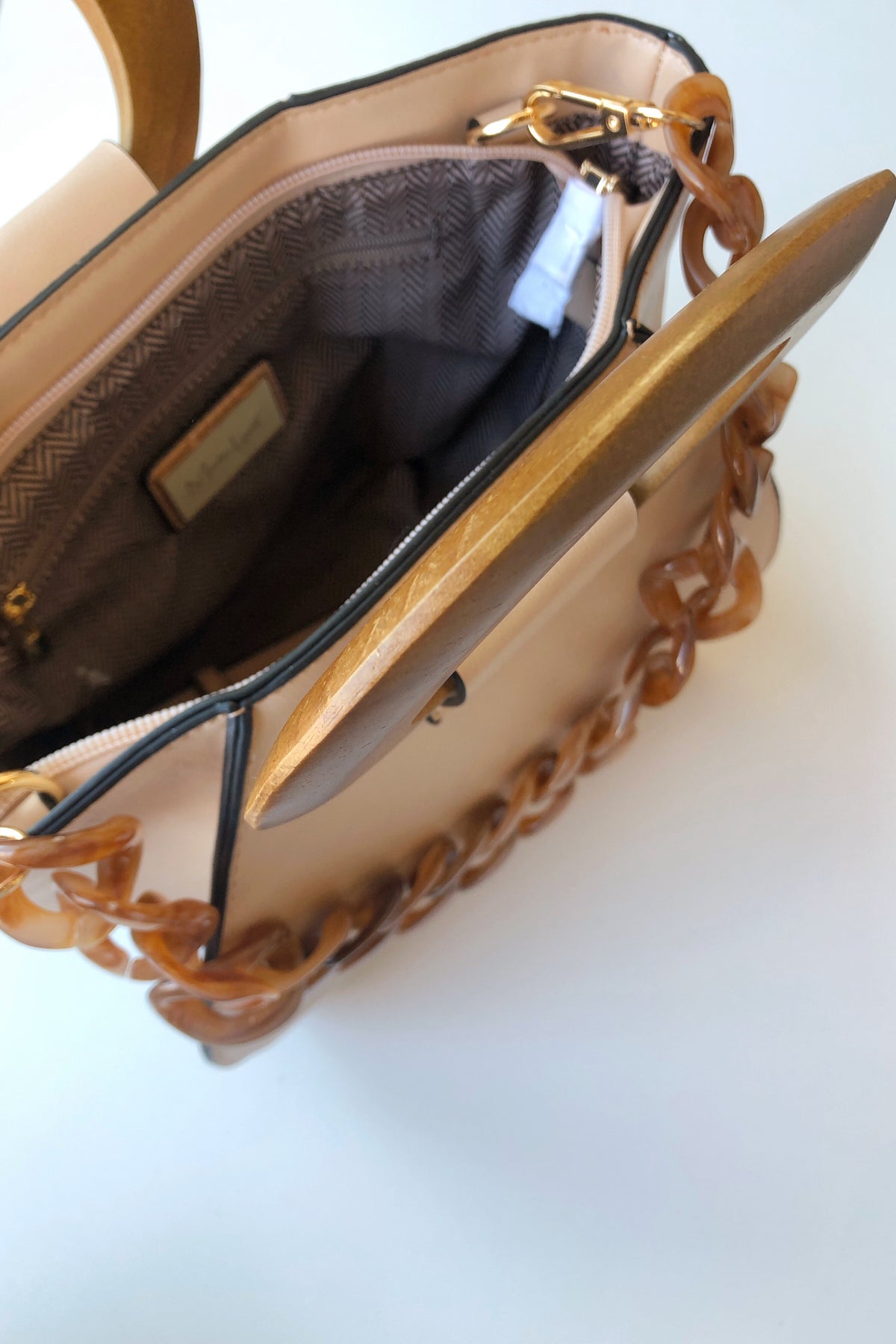 mode, oval wooden handle bag