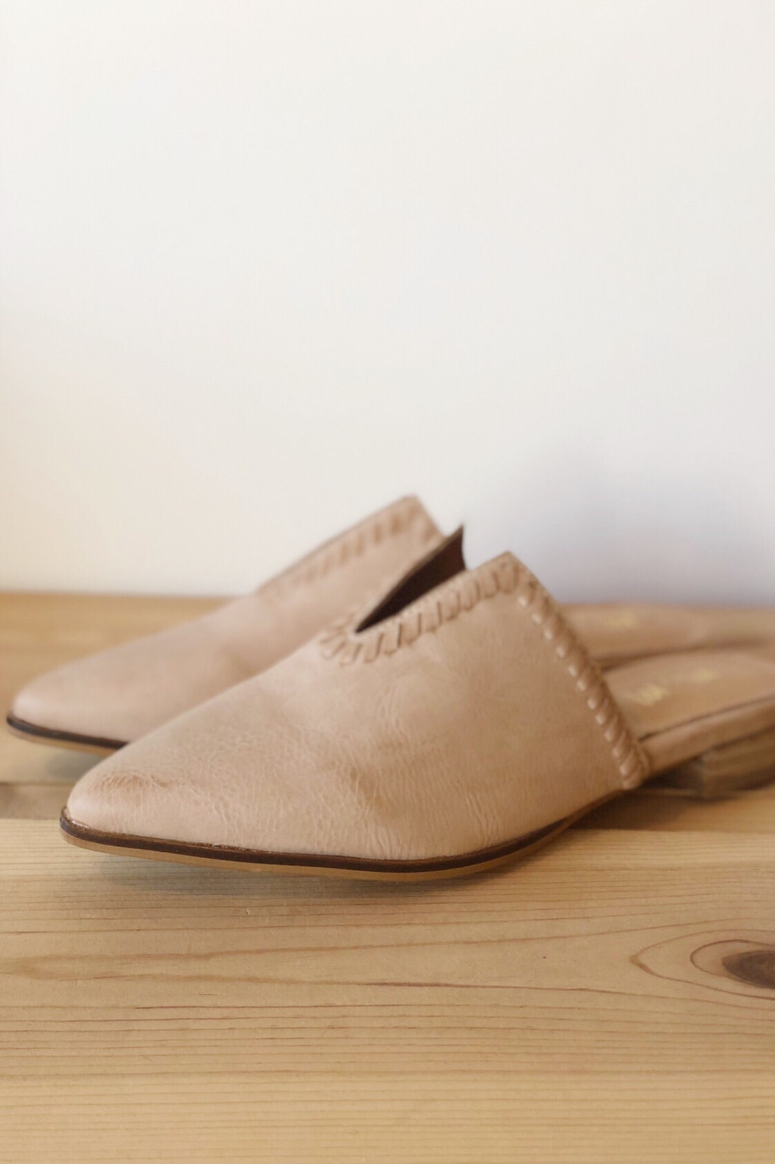 mode, Sophia v cut pointed mule