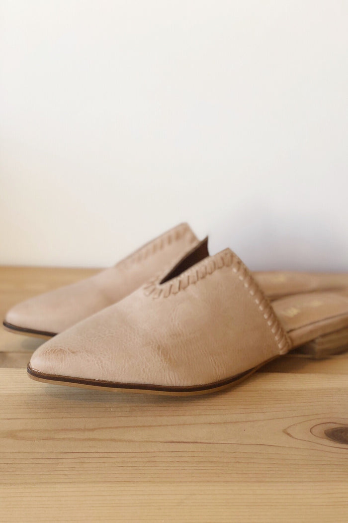 mode, Sophia v cut pointed mule