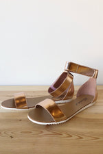 mode, Gratitude sandals