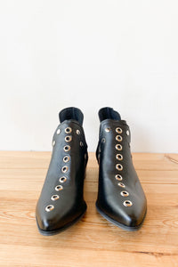 mode, stud deck boot