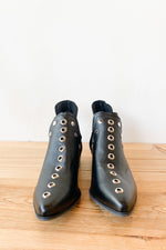 mode, stud deck boot