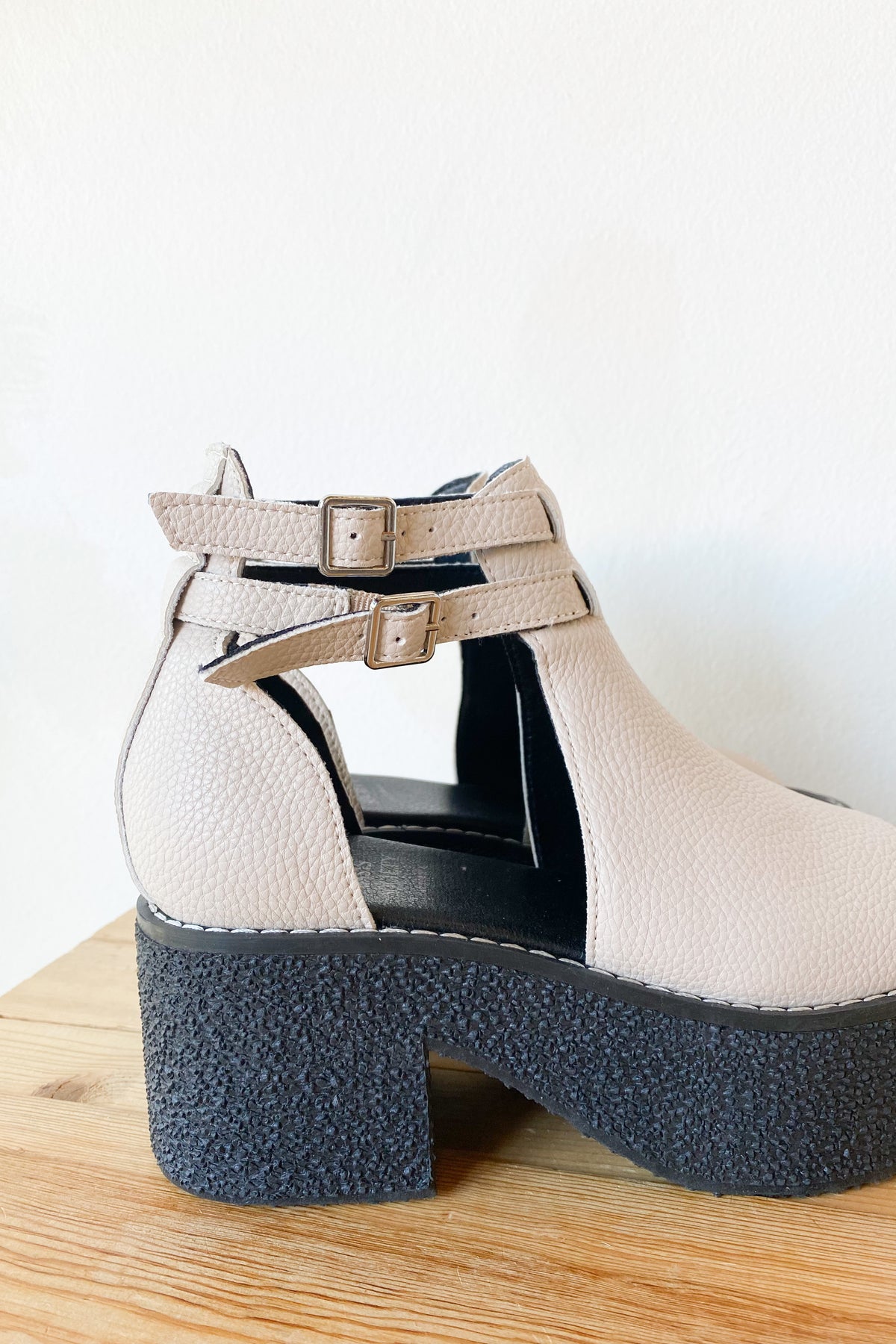 mode, elizabeth platform
