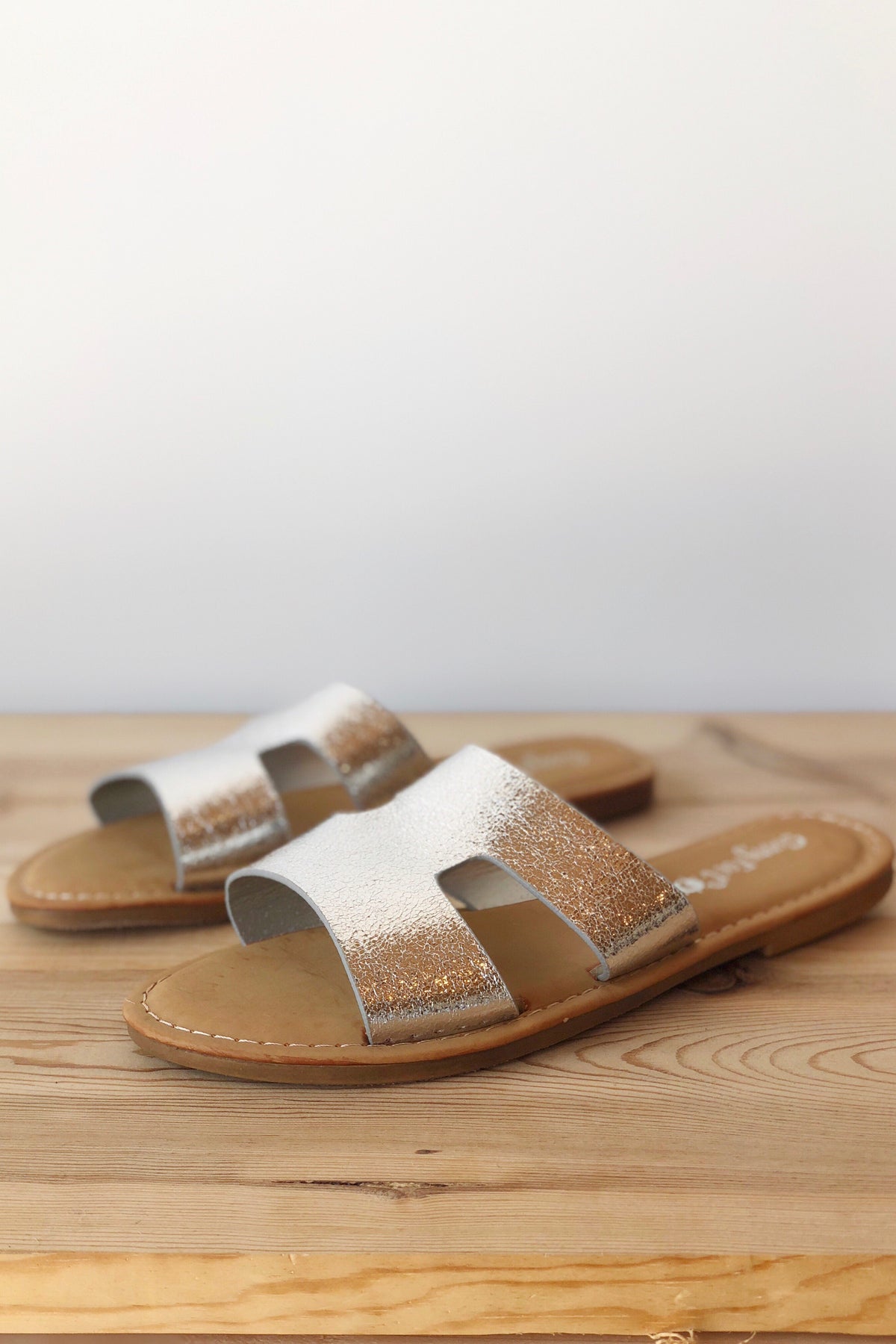 mode, into the sun sandal