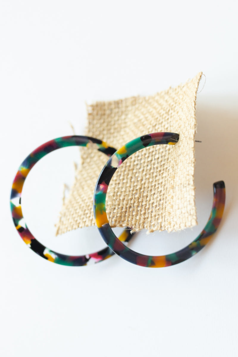 mode, hands free hoop earring