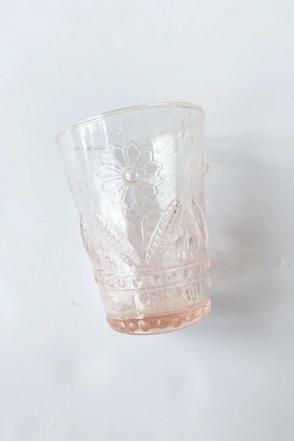 mode, pink embossed glass
