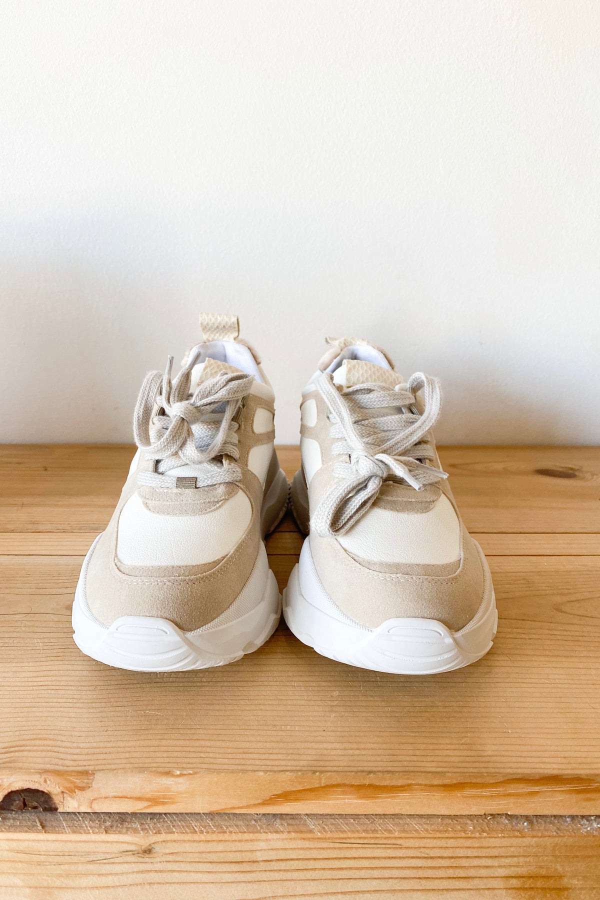 mode, leia sneakers