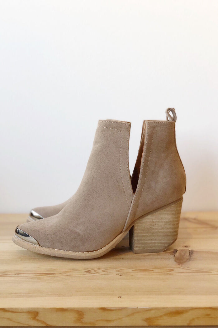 mode, click side cut bootie